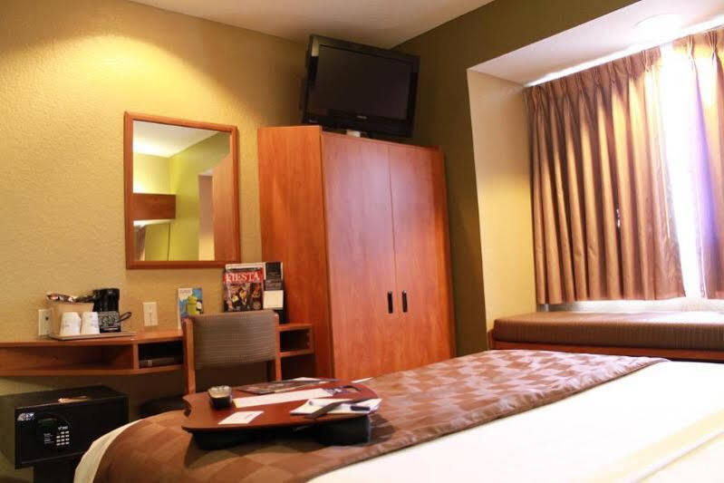 Super 8 By Wyndham San Antonio Downtown Ne Hotell Eksteriør bilde